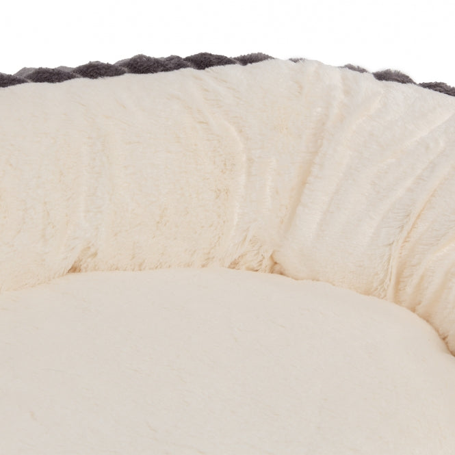 Komfortables Hundebett mit erhöhtem Rand